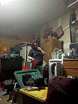 Snapshot of lilbishmiss chatting on 10/22/25, 06:35 lilbishmiss online show from 10/22/25, 06:35