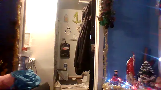 Snapshot of lilbishmiss chatting on 12/23/25, 02:42 lilbishmiss online show from 12/23/25, 02:42