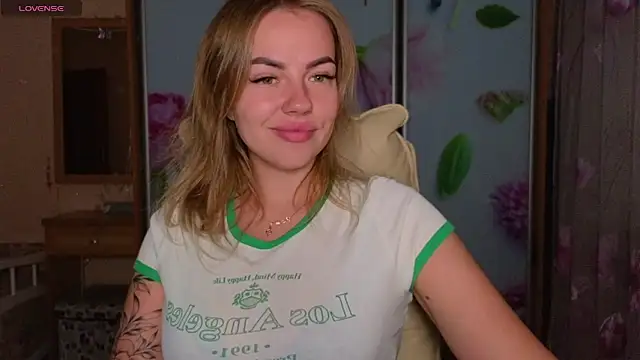 EmilyRobbie online show from 10/26/25, 06:25