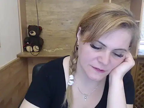 Snapshot of DaniellaKiss chatting on 04/26/26, 01:09 DaniellaKiss online show from 04/26/26, 01:09