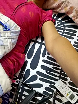 Snapshot of Roja-Telugu777 chatting on 10/18/25, 05:57 Roja-Telugu777 online show from 10/18/25, 05:57