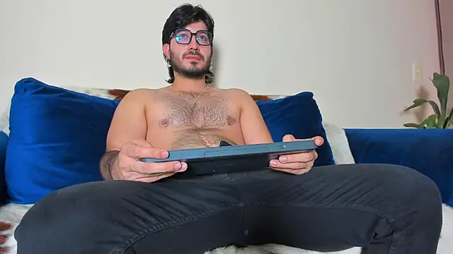 Snapshot of Ackerman_Eren_ chatting on 01/17/25, 06:02 Ackerman Eren  online show from 01/17/25, 06:02