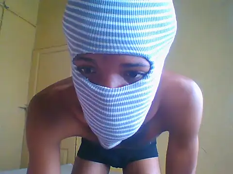 Snapshot of Kem_Secrets chatting on 04/21/26, 07:14 Kem Secrets online show from 04/21/26, 07:14