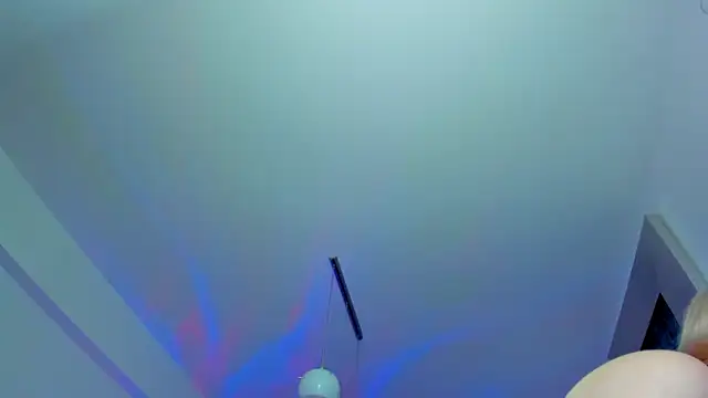 Snapshot of kylieety chatting on 02/18/25, 07:10 kylieety online show from 02/18/25, 07:10