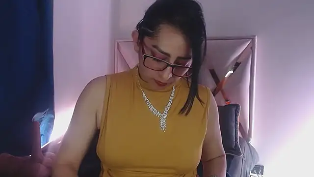 Snapshot of Andrea_Sexx_ chatting on 02/06/25, 08:34 Andrea Sexx  online show from 02/06/25, 08:34