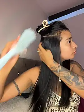 Laura fernandezII online show from 12/02/25, 07:42