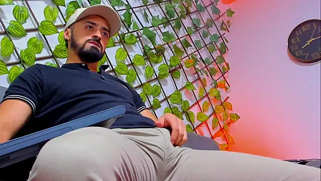 Snapshot of MAXIMUS_MASTE3 chatting on 02/06/26, 08:01 MAXIMUS MASTE3 online show from 02/06/26, 08:01