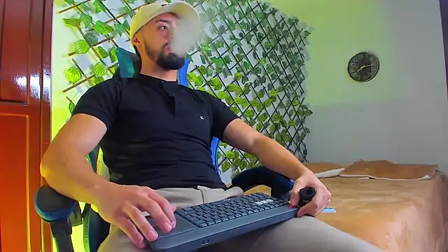 Snapshot of MAXIMUS_MASTE3 chatting on 03/07/26, 04:20 MAXIMUS MASTE3 online show from 03/07/26, 04:20