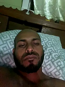 Snapshot of islandvybee55 chatting on 12/23/25, 03:37 islandvybee55 online show from 12/23/25, 03:37