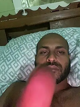 Snapshot of islandvybee55 chatting on 01/18/26, 02:37 islandvybee55 online show from 01/18/26, 02:37