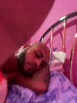 Snapshot of islandvybee55 chatting on 02/21/26, 02:45 islandvybee55 online show from 02/21/26, 02:45