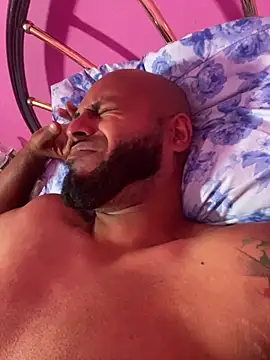 Snapshot of islandvybee55 chatting on 02/22/26, 10:25 islandvybee55 online show from 02/22/26, 10:25