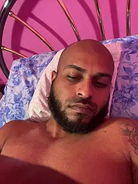 Snapshot of islandvybee55 chatting on 02/23/26, 04:32 islandvybee55 online show from 02/23/26, 04:32