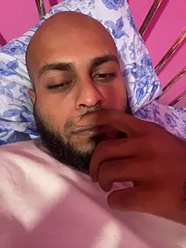 Snapshot of islandvybee55 chatting on 02/24/26, 02:09 islandvybee55 online show from 02/24/26, 02:09