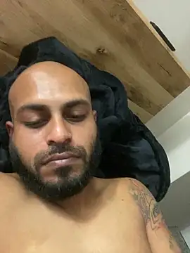 Snapshot of islandvybee55 chatting on 03/09/26, 04:00 islandvybee55 online show from 03/09/26, 04:00