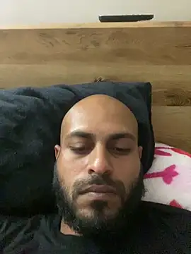 Snapshot of islandvybee55 chatting on 03/12/26, 02:45 islandvybee55 online show from 03/12/26, 02:45