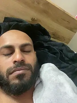 Snapshot of islandvybee55 chatting on 03/18/26, 08:50 islandvybee55 online show from 03/18/26, 08:50