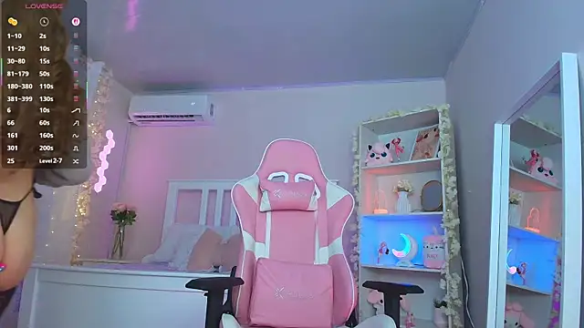 Snapshot of ely_cherry18 chatting on 12/20/25, 12:51 ely cherry18 online show from 12/20/25, 12:51