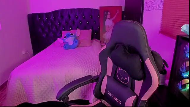 NahiaraEvans  online show from 02/19/25, 12:14