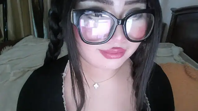 Snapshot of cutie_sakura chatting on 03/01/25, 04:44 cutie sakura online show from 03/01/25, 04:44