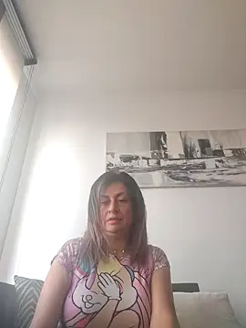 Latiinvenushot online show from 11/28/25, 03:25