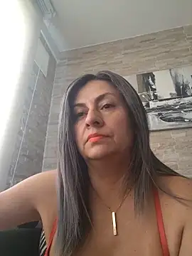 Snapshot of Latiinvenushot chatting on 05/19/26, 03:40 Latiinvenushot online show from 05/19/26, 03:40