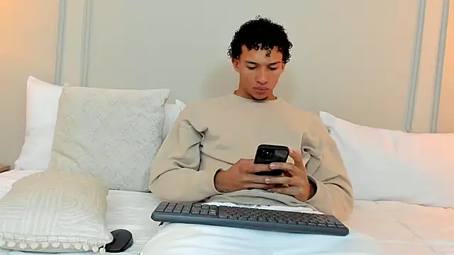 Snapshot of Dominick_star chatting on 12/12/24, 03:32 Dominick star online show from 12/12/24, 03:32