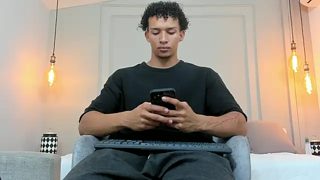 Snapshot of Dominick_star chatting on 12/14/24, 03:51 Dominick star online show from 12/14/24, 03:51