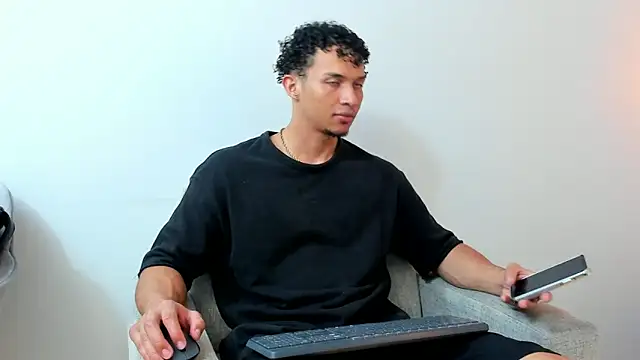 Snapshot of Dominick_star chatting on 01/12/25, 02:56 Dominick star online show from 01/12/25, 02:56
