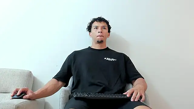 Snapshot of Dominick_star chatting on 01/27/25, 03:26 Dominick star online show from 01/27/25, 03:26