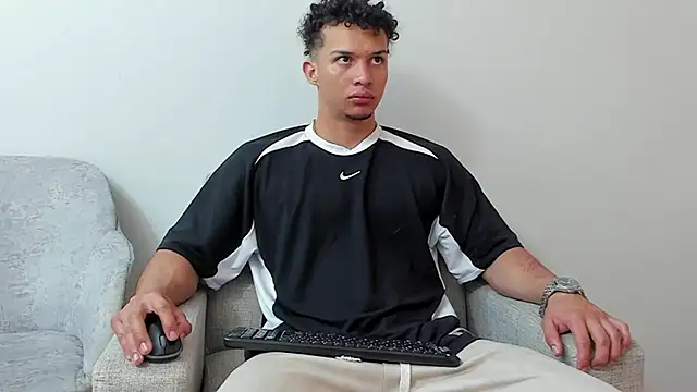 Snapshot of Dominick_star chatting on 02/17/25, 03:36 Dominick star online show from 02/17/25, 03:36