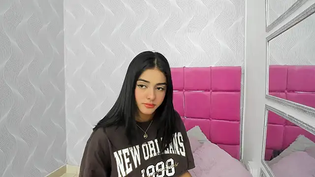 natalia aguirre1 online show from 02/02/25, 12:46