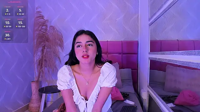 natalia aguirre1 online show from 03/17/25, 12:46