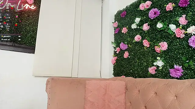 natalia aguirre1 online show from 11/09/25, 07:56