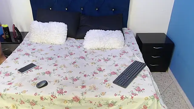 VickyJohnson1 online show from 03/11/25, 08:42