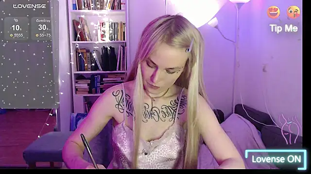 Snapshot of mischellemeow13 chatting on 01/28/25, 11:28 mischellemeow13 online show from 01/28/25, 11:28