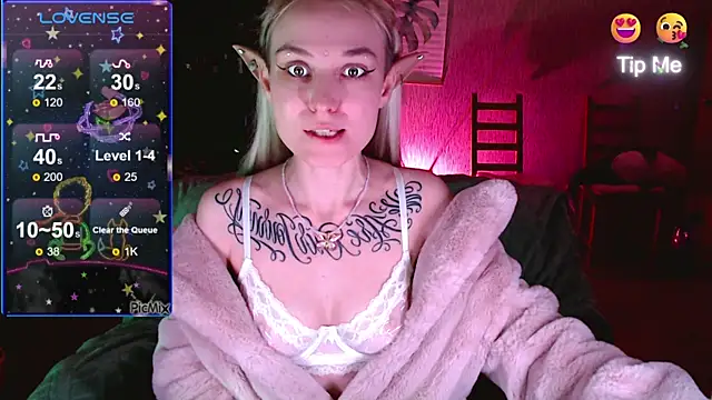 Snapshot of mischellemeow13 chatting on 10/12/25, 03:00 mischellemeow13 online show from 10/12/25, 03:00