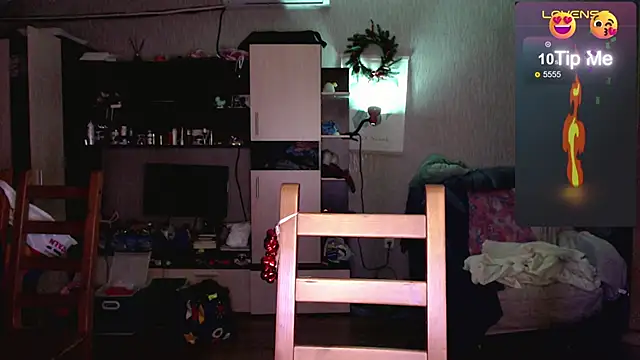 Snapshot of mischellemeow13 chatting on 11/25/25, 10:21 mischellemeow13 online show from 11/25/25, 10:21