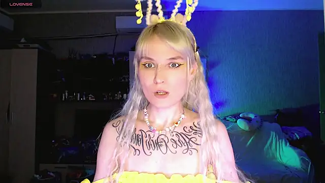 Snapshot of mischellemeow13 chatting on 03/16/26, 12:49 mischellemeow13 online show from 03/16/26, 12:49