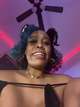 loveluna8 online show from 10/29/25, 10:22