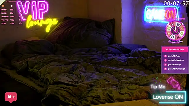 Snapshot of coupleofficial chatting on 03/11/25, 12:00 coupleofficial online show from 03/11/25, 12:00