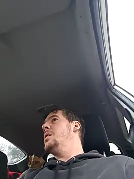 Snapshot of Titanhoott chatting on 12/31/24, 08:37 Titanhoott online show from 12/31/24, 08:37