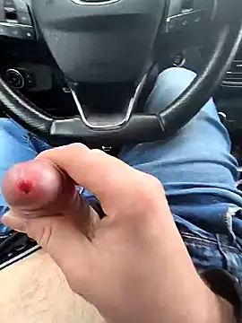 Snapshot of Titanhoott chatting on 01/08/25, 12:47 Titanhoott online show from 01/08/25, 12:47