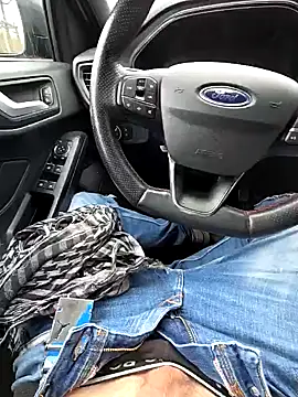 Snapshot of Titanhoott chatting on 01/20/25, 12:49 Titanhoott online show from 01/20/25, 12:49