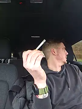 Snapshot of Titanhoott chatting on 01/22/25, 11:01 Titanhoott online show from 01/22/25, 11:01