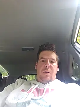 Snapshot of Titanhoott chatting on 10/17/25, 08:17 Titanhoott online show from 10/17/25, 08:17