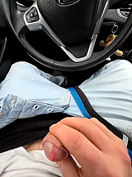 Snapshot of Titanhoott chatting on 11/08/25, 12:05 Titanhoott online show from 11/08/25, 12:05