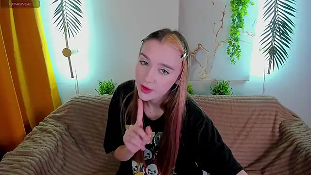 Lesi Moonie01 online show from 09/15/25, 07:19