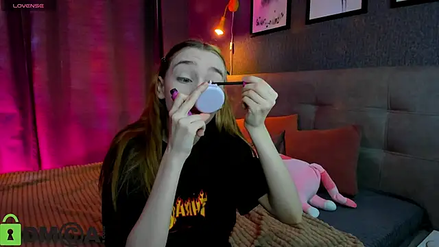 Lesi Moonie01 online show from 10/18/25, 08:37