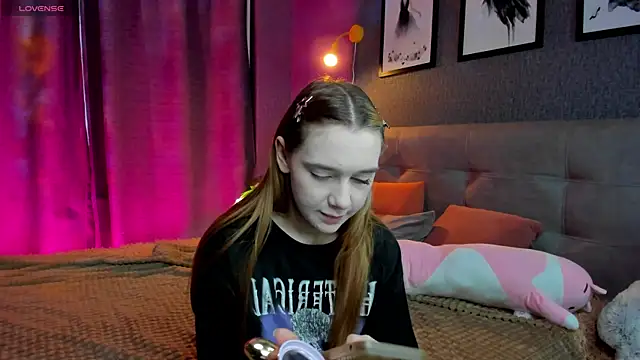 Lesi Moonie01 online show from 11/20/25, 09:20